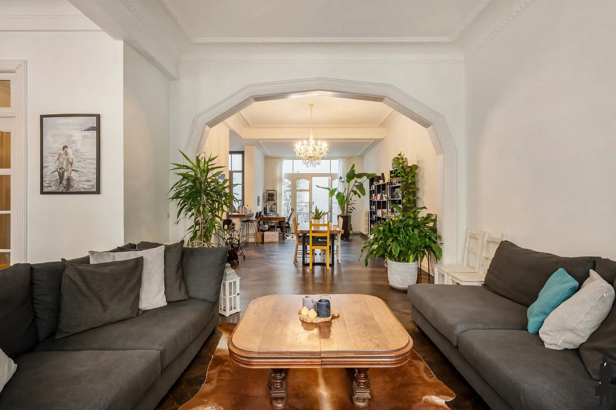 Authentiek appartement met hoge plafonds en terras foto {{pictureIndex}}