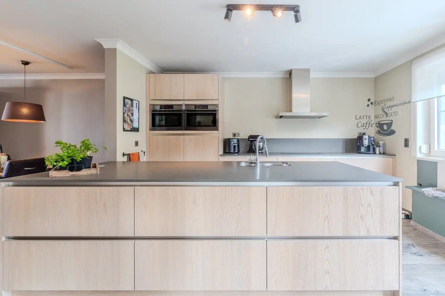 Instapklaar duplex-appartement op geliefde locatie aan de Waterstraat in Lanaken foto 7