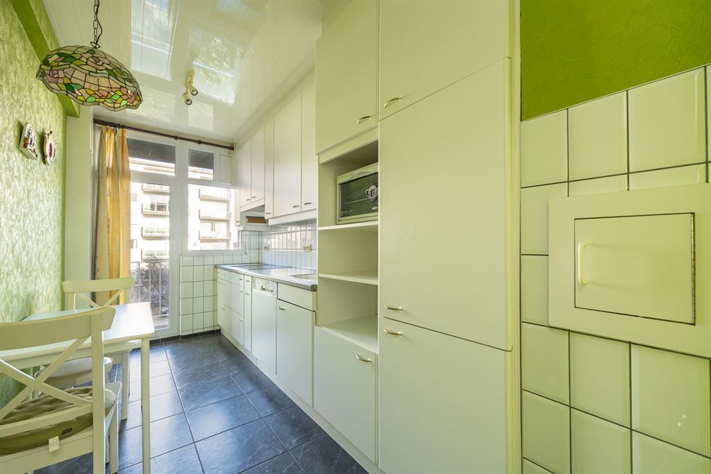 Ruim, instapklaar appartement (107m²) met visgraatparket en zuidgericht terras. foto 4