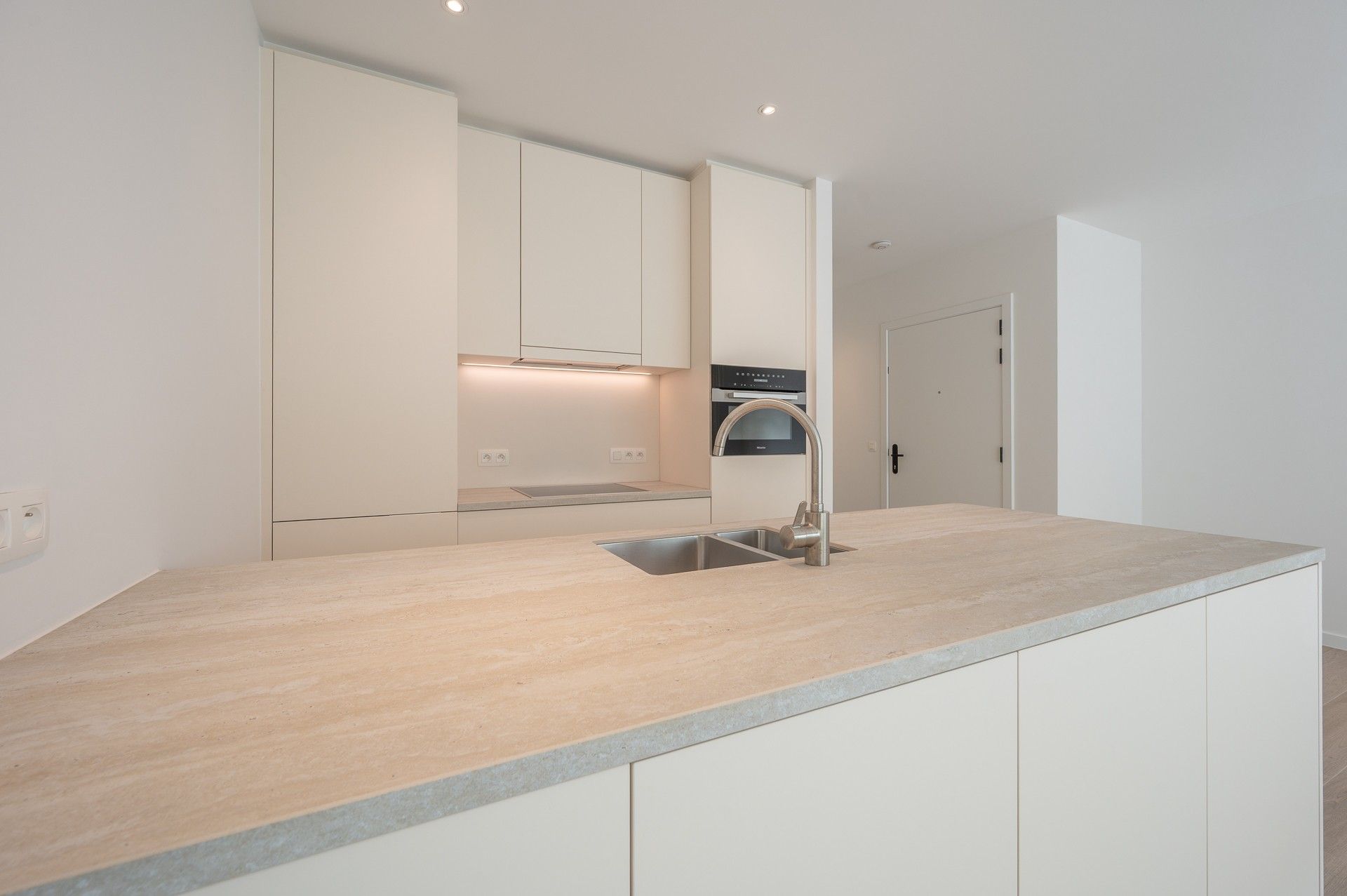 Ongemeubeld: nieuwbouw appartement met zijdelings zeezicht! foto 7