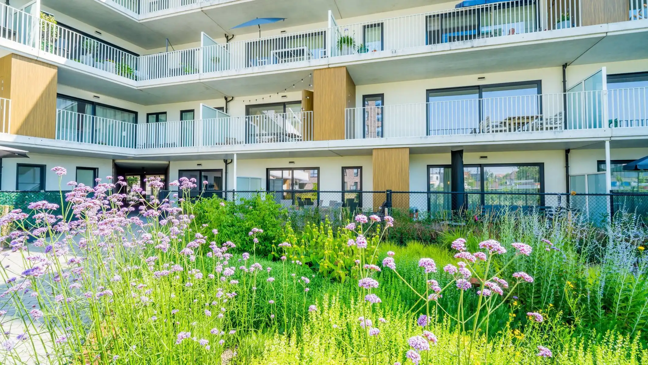 Instapklaar appartement met 2 slpks, terras en staanplaats foto 23
