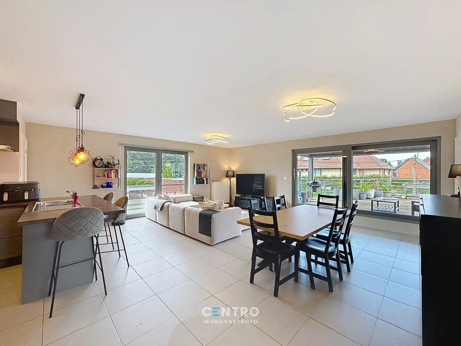 Ruim appartement met ruim ZONNTERRAS, 2 slpks én parkeerplaats! foto {{pictureIndex}}