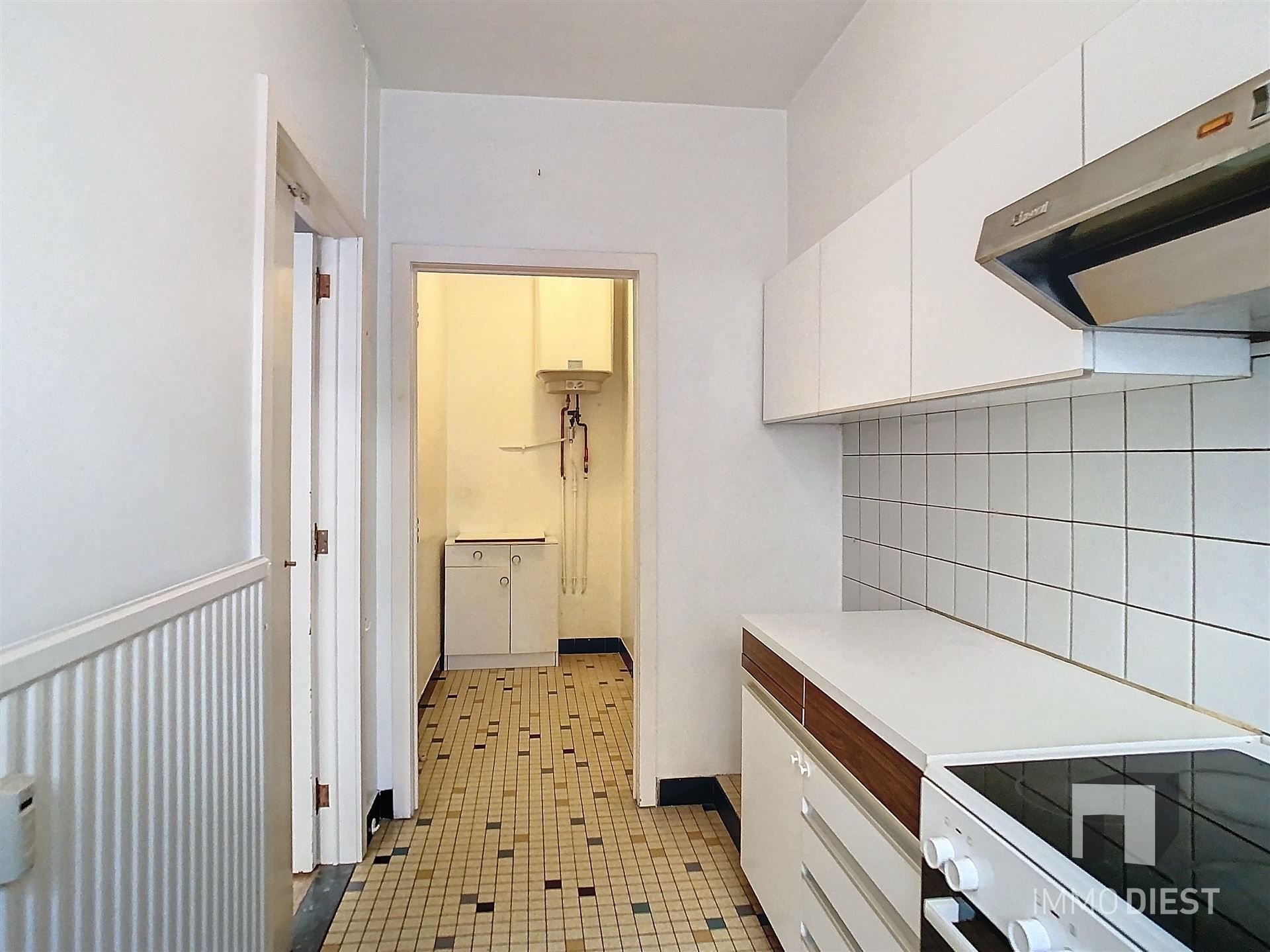 Gelijkvloers appartement met koer en 2 ruime slaapkamers foto 5