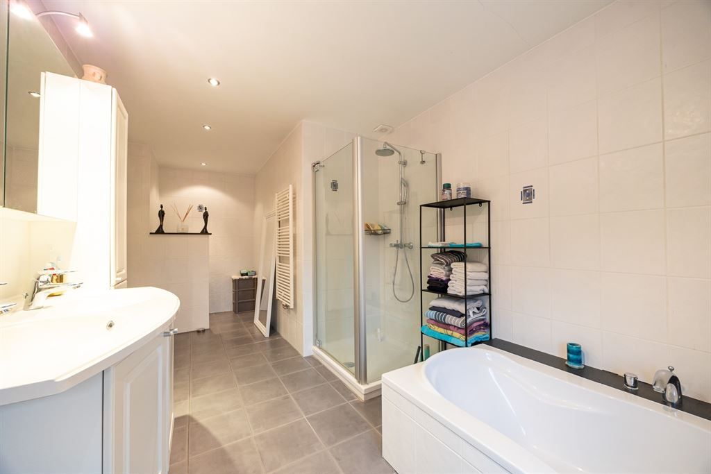 Energiezuinige woning met zwembad op uitstekende locatie in Schiplaken foto 18