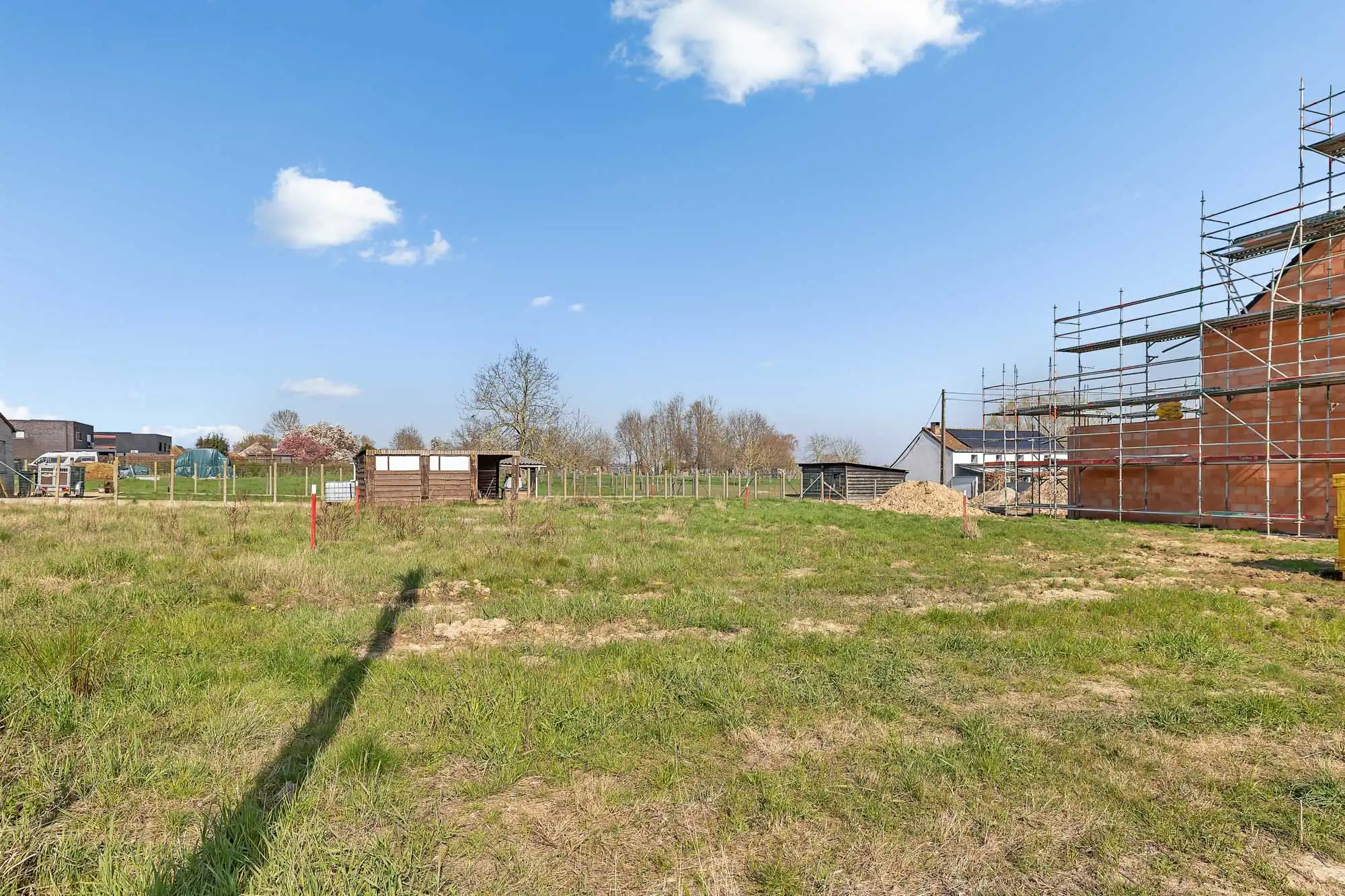 Rustig gelegen bouwgrond voor halfopen bebouwing te Meerbeke foto 3