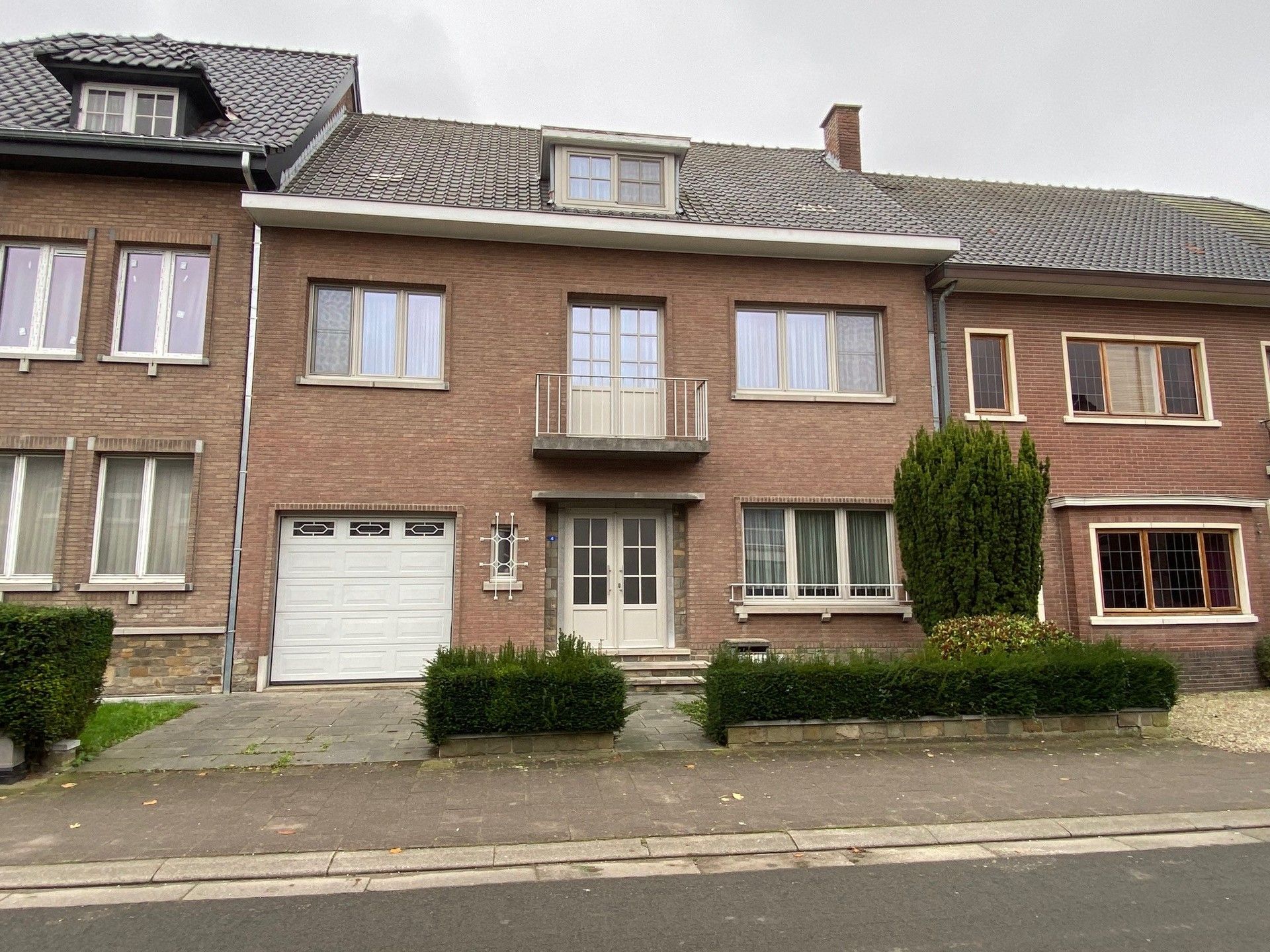 Ruime woning met tuin nabij centrum Bilzen foto 2