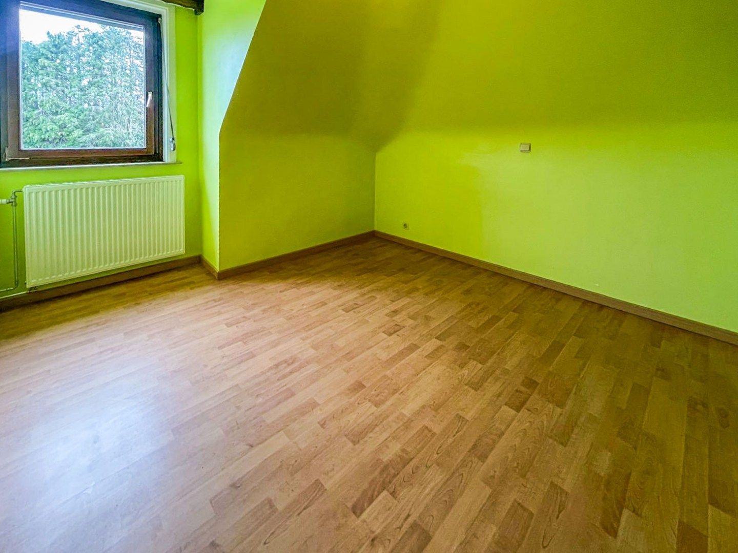 Te renoveren viergevelwoning met tuin foto 13