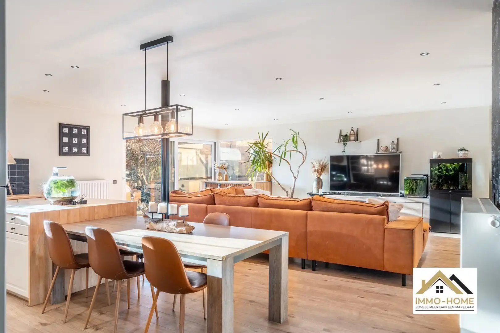 Ruime vrijstaande woning met ruime winkelruimte voor tal van mogelijkheden!  foto 18