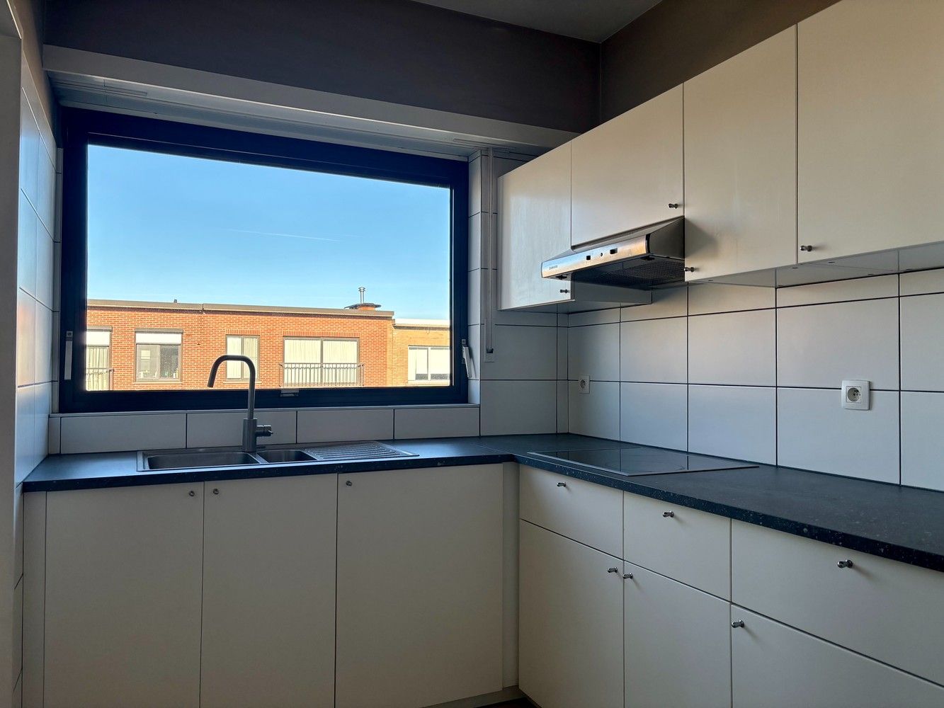 Appartement op de 2de verdieping met 3 slaapkamers, ruim terras en garagebox in het centrum van Ranst! foto 7