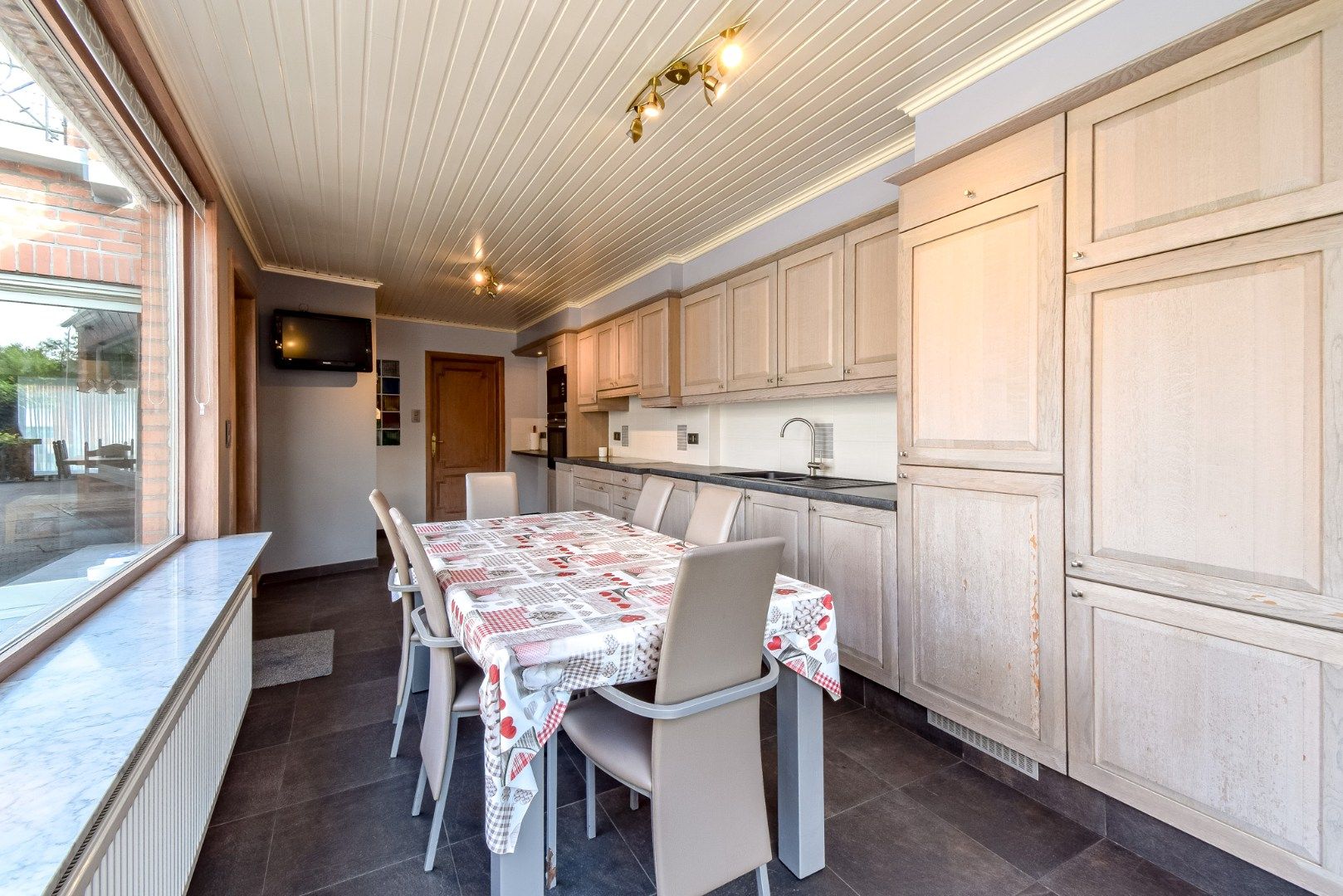 Woning met garage en tuin met mogelijkheid tot 5 slaapkamers foto 12