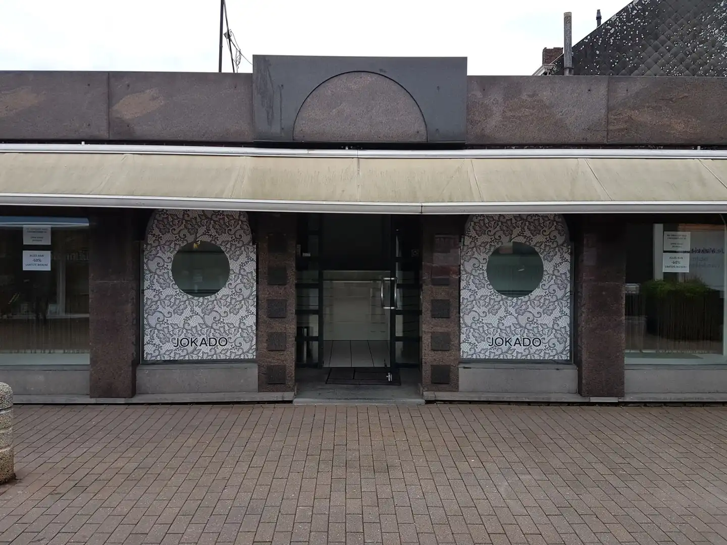 Handelspand  in winkelstraat van Lanaken foto 2