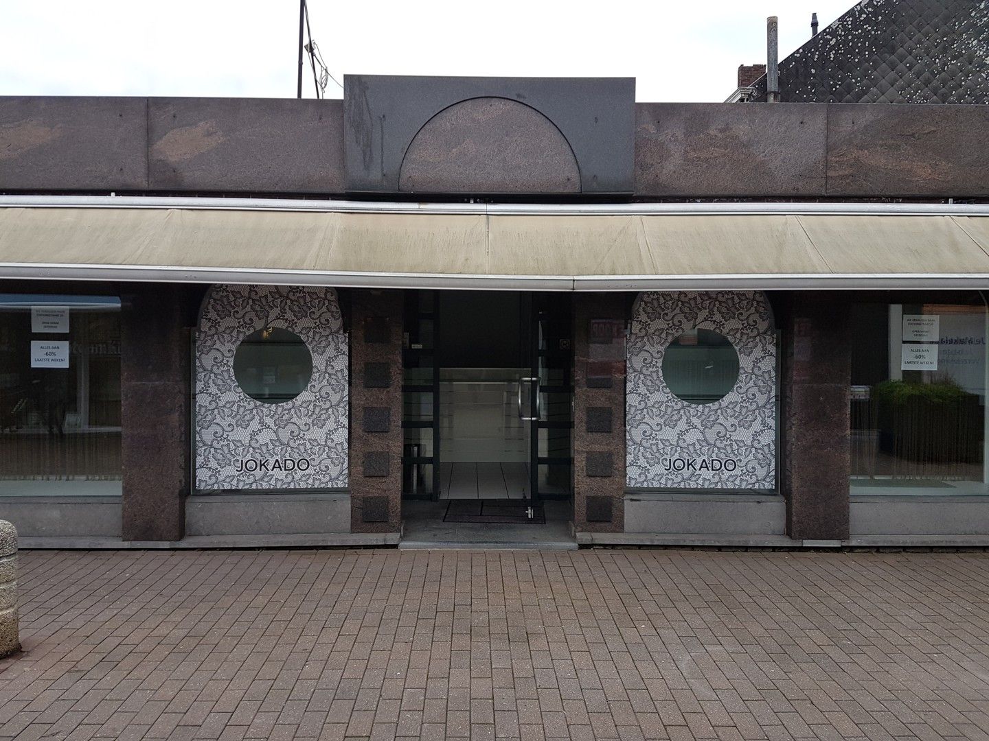 Handelspand  in winkelstraat van Lanaken foto 2