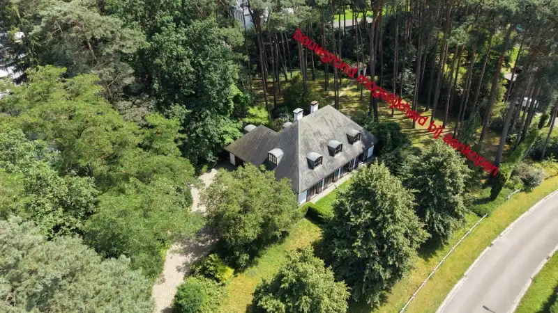 Stijlvolle villa van 275m² op 20 are met bureel, 4 slaapkamers, 2 bad-of douchekamers, dubbele garage foto 23
