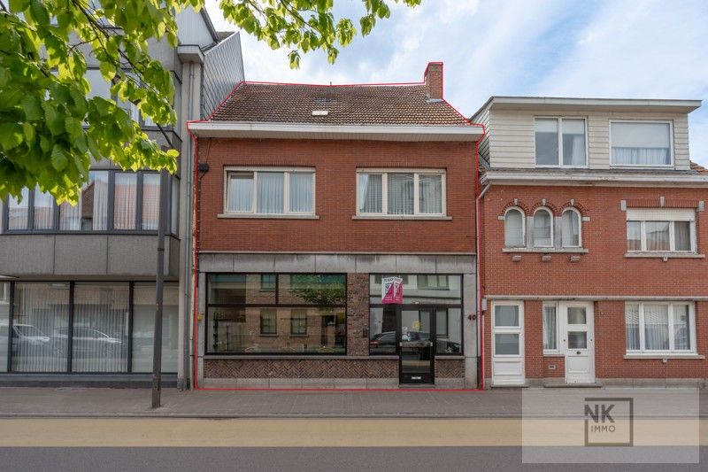 Zeer centraal gelegen handelspand met woning te Arendonk. foto {{pictureIndex}}