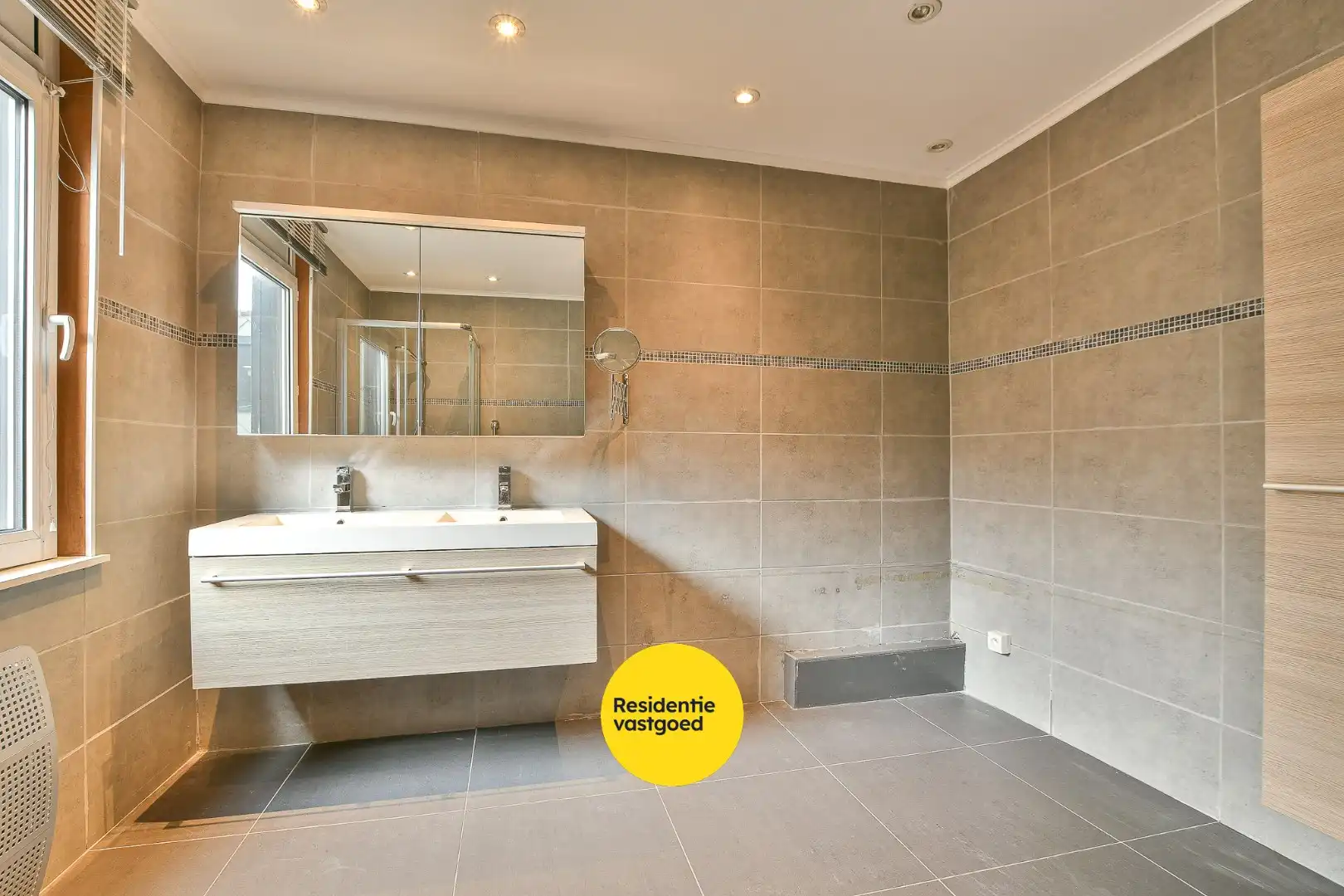 Charmante en verrassend ruime woning met terras in het centrum van Blankenberge! foto 18