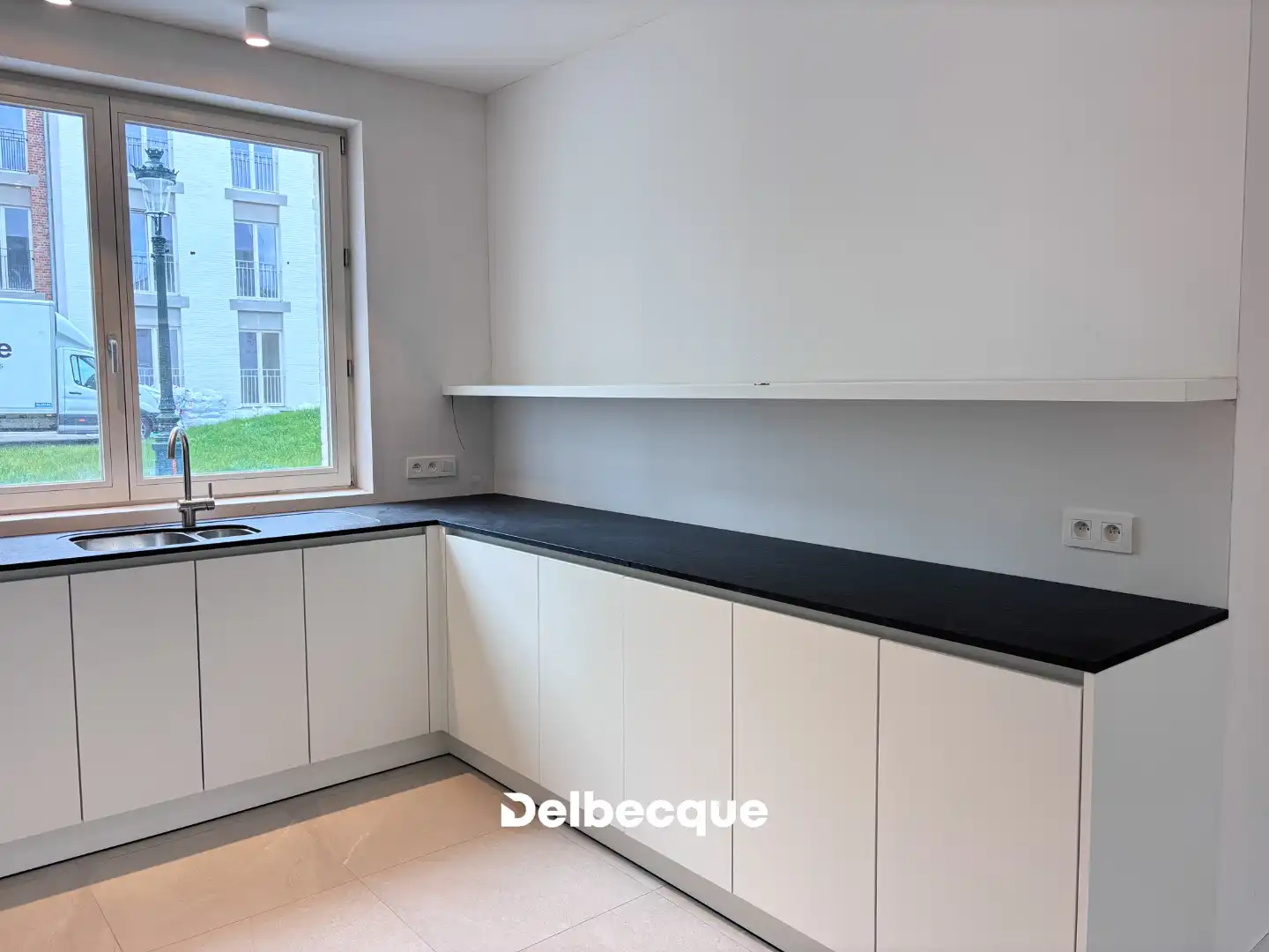 Instapklare stapelwoning met 2 slaapkamers op toplocatie in Brugge foto 7