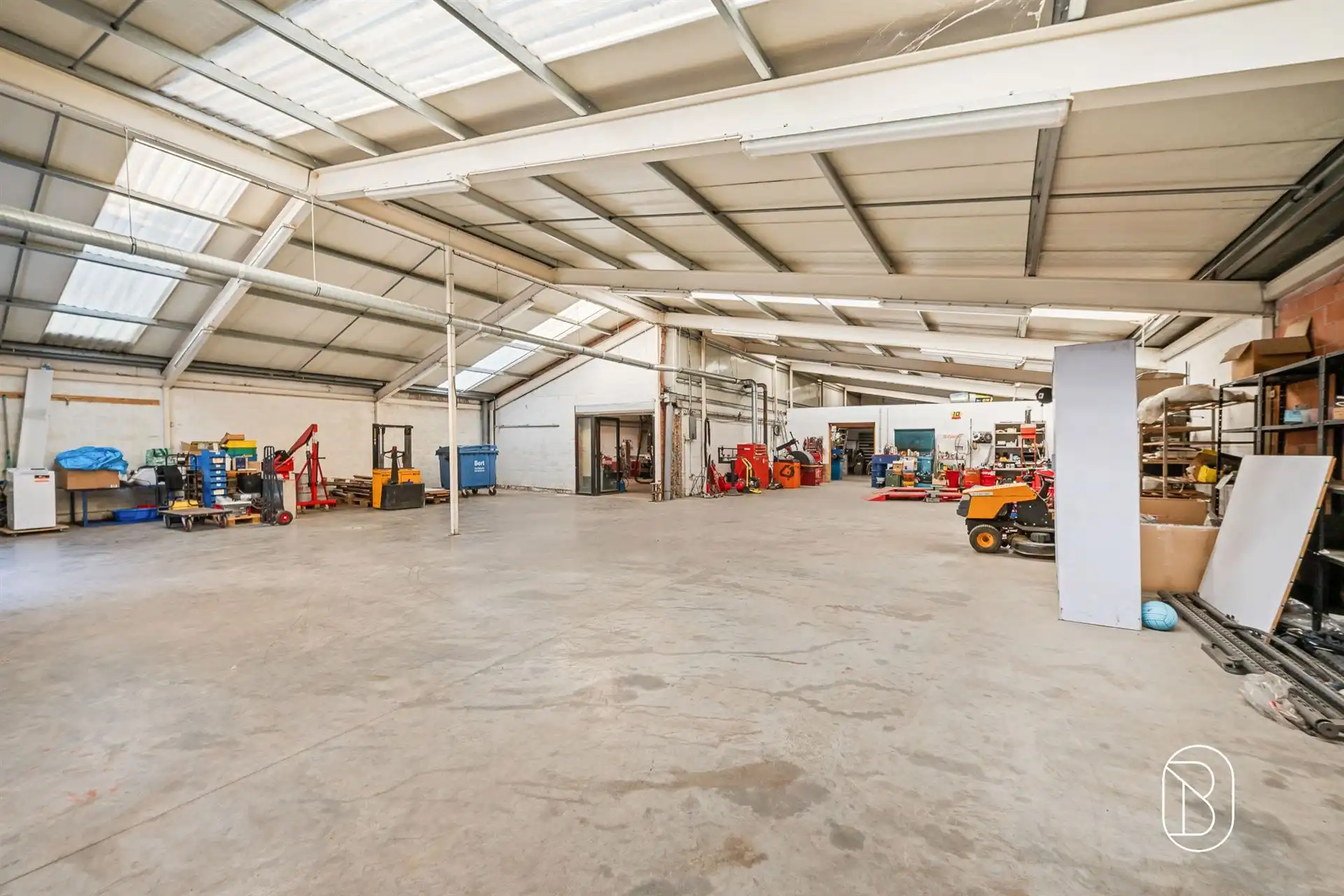 Commercieel gelegen winkel, woonst, magazijn en bouwgrond foto 20