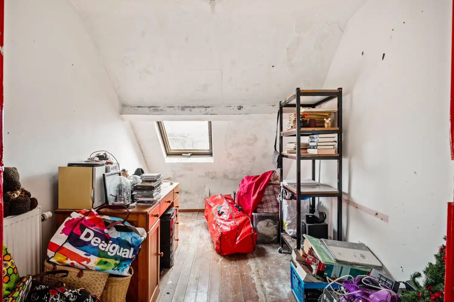 Gedeeltelijk te renoveren rijwoning met 3 slaapkamers, tuin en veel potentieel in Merksem! foto 15