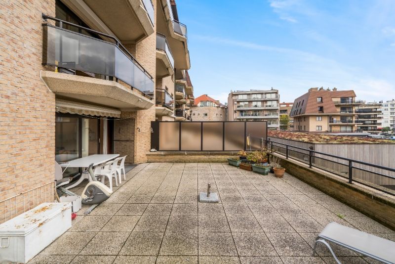 Ruim appartement met groot zuidgericht terras vlakbij strand foto 3