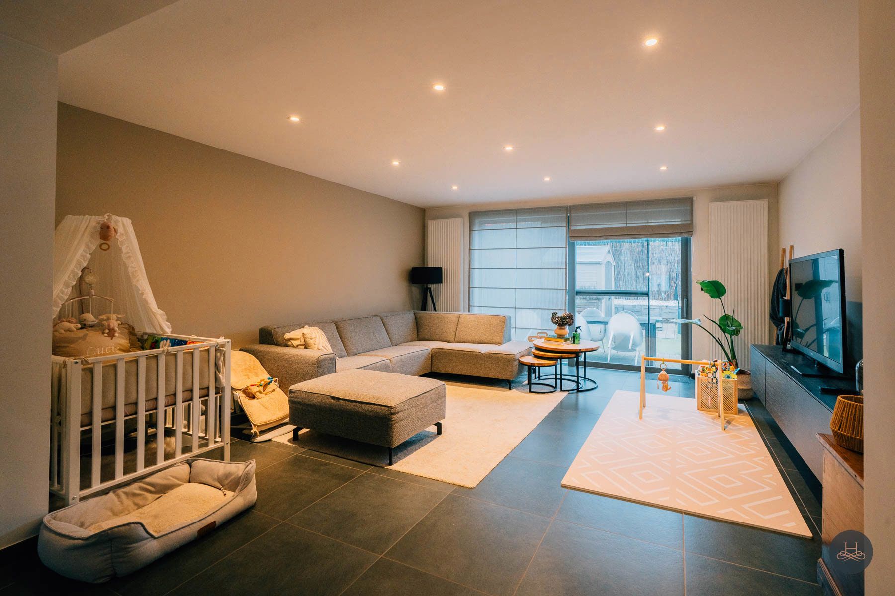 Lichtrijke en instapklare woning vlakbij het centrum foto {{pictureIndex}}