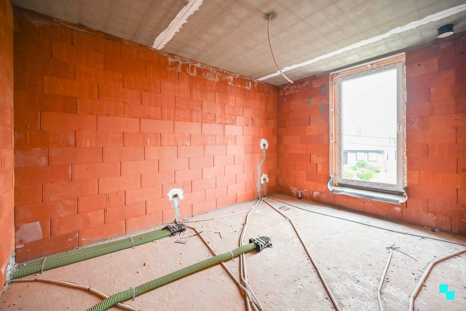 Halfopen nieuwbouwwoning met landelijke verzichten foto 12