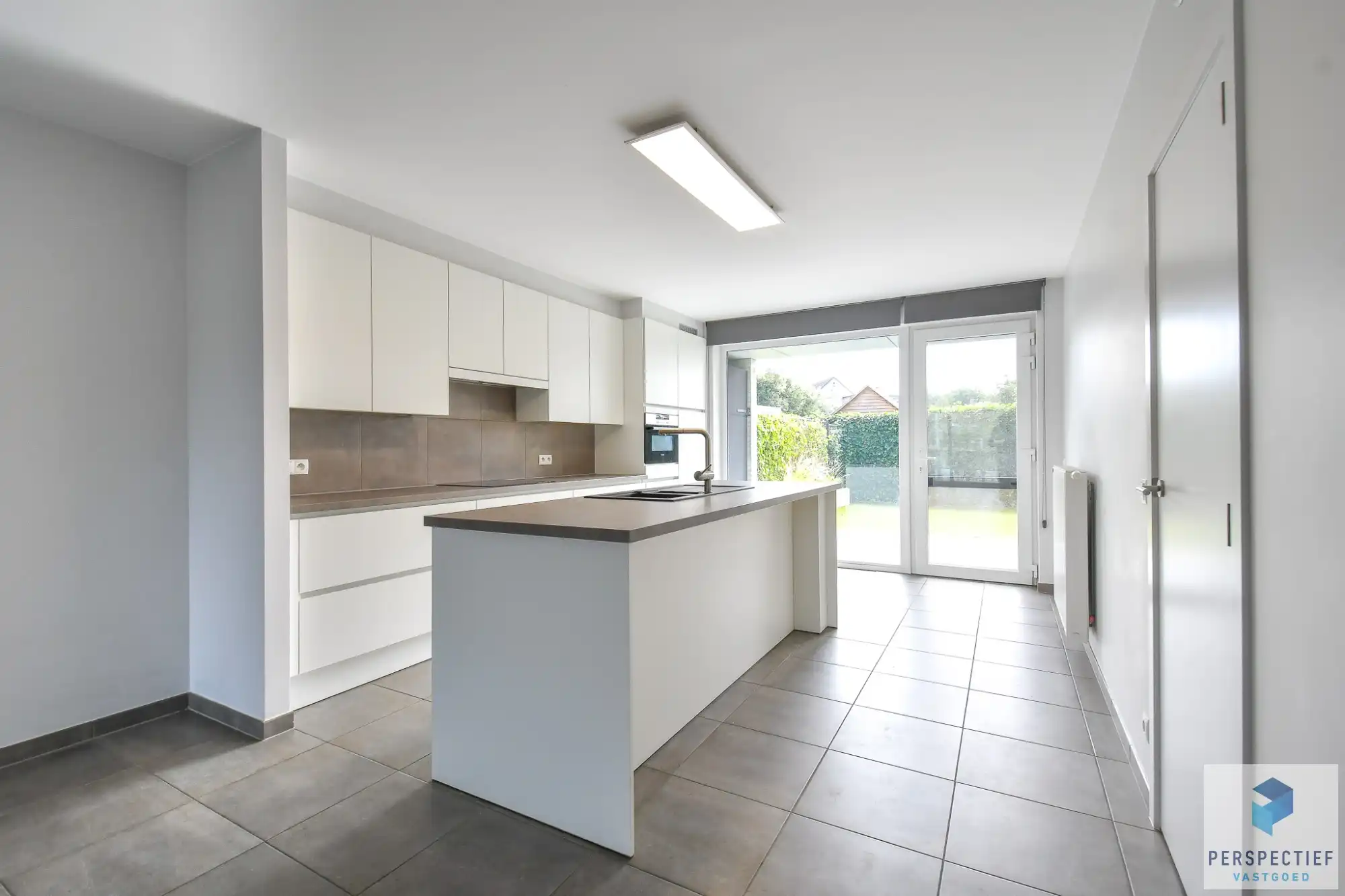 BEZOEKMOMENT WOENSDAG 15/07 VAN 16.30U TOT 17.30U | Ruim gelijkvloers appartement met 2 slaapkamers, voor- én achtertuin met terras & staanplaats foto 7