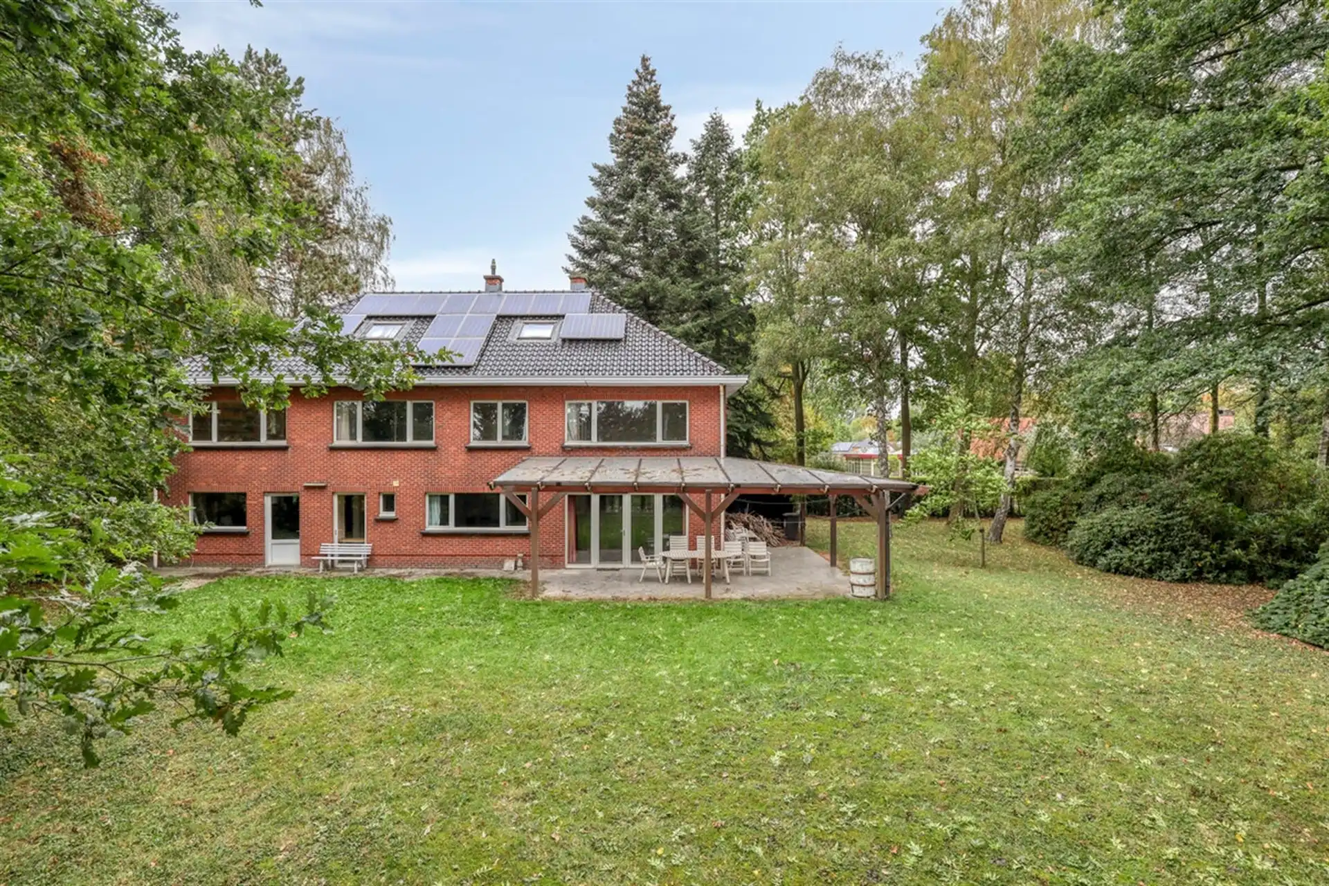 Ruime vrijstaande villa op een perceel van 3.235 m² foto 18