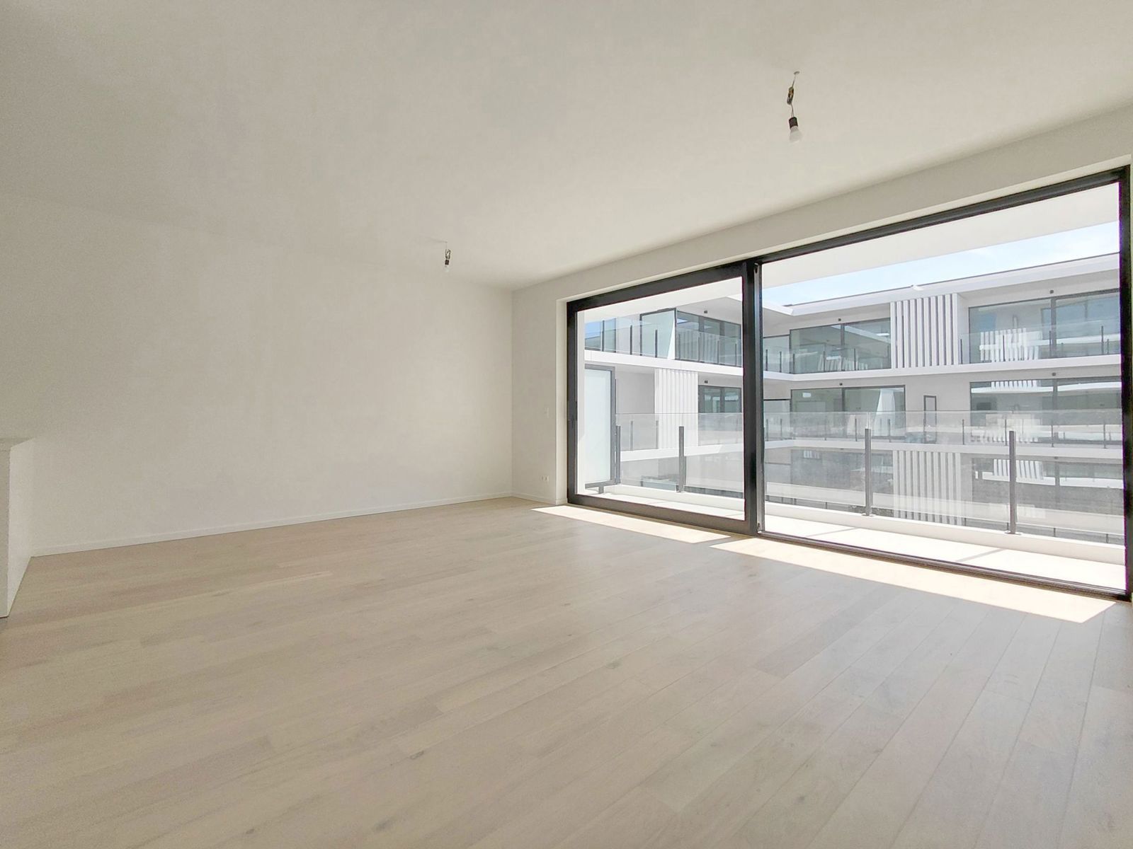 Prachtig 2 slaapkamer appartement met groot TERRAS foto 2