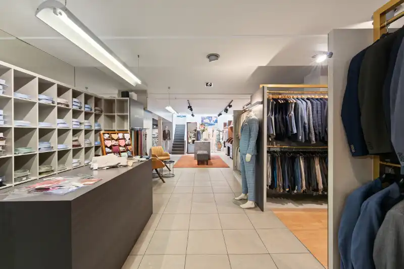 Exclusieve handelsopportuniteit op topligging in Roeselare ROESELARE – NOORDSTRAAT | RUIME HANDELSZAAK VAN >450 M² + ATELIER EN EXTRA RUIMTES foto 3