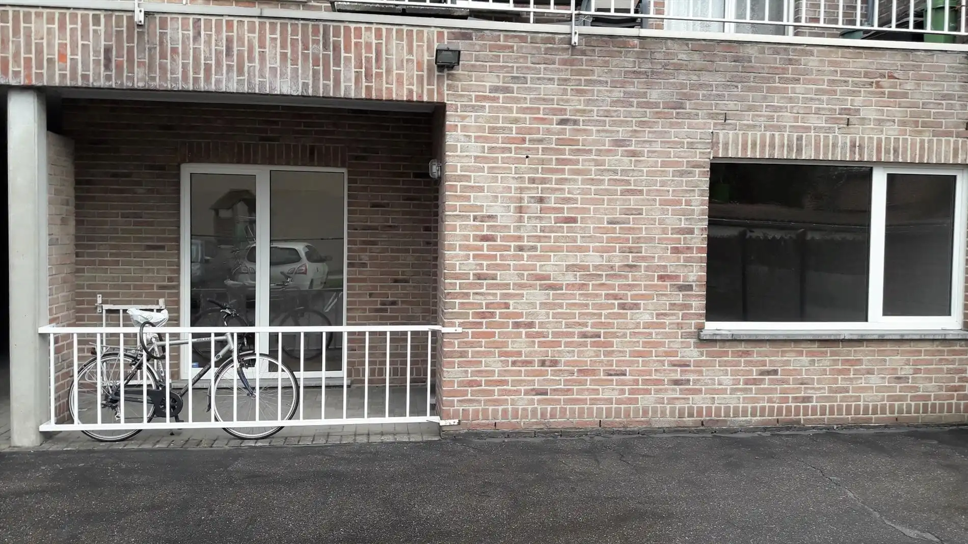 Gelijkvloers appartement met terras en autostandplaats foto 10