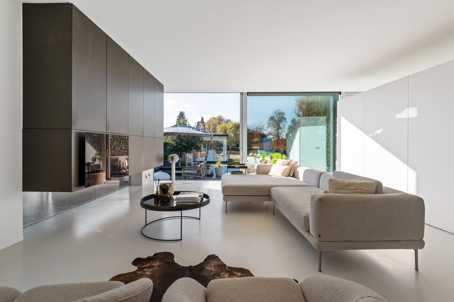 Zeer moderne woning met hoogwaardig afgewerkte binnen- en buitenruimte. foto 12