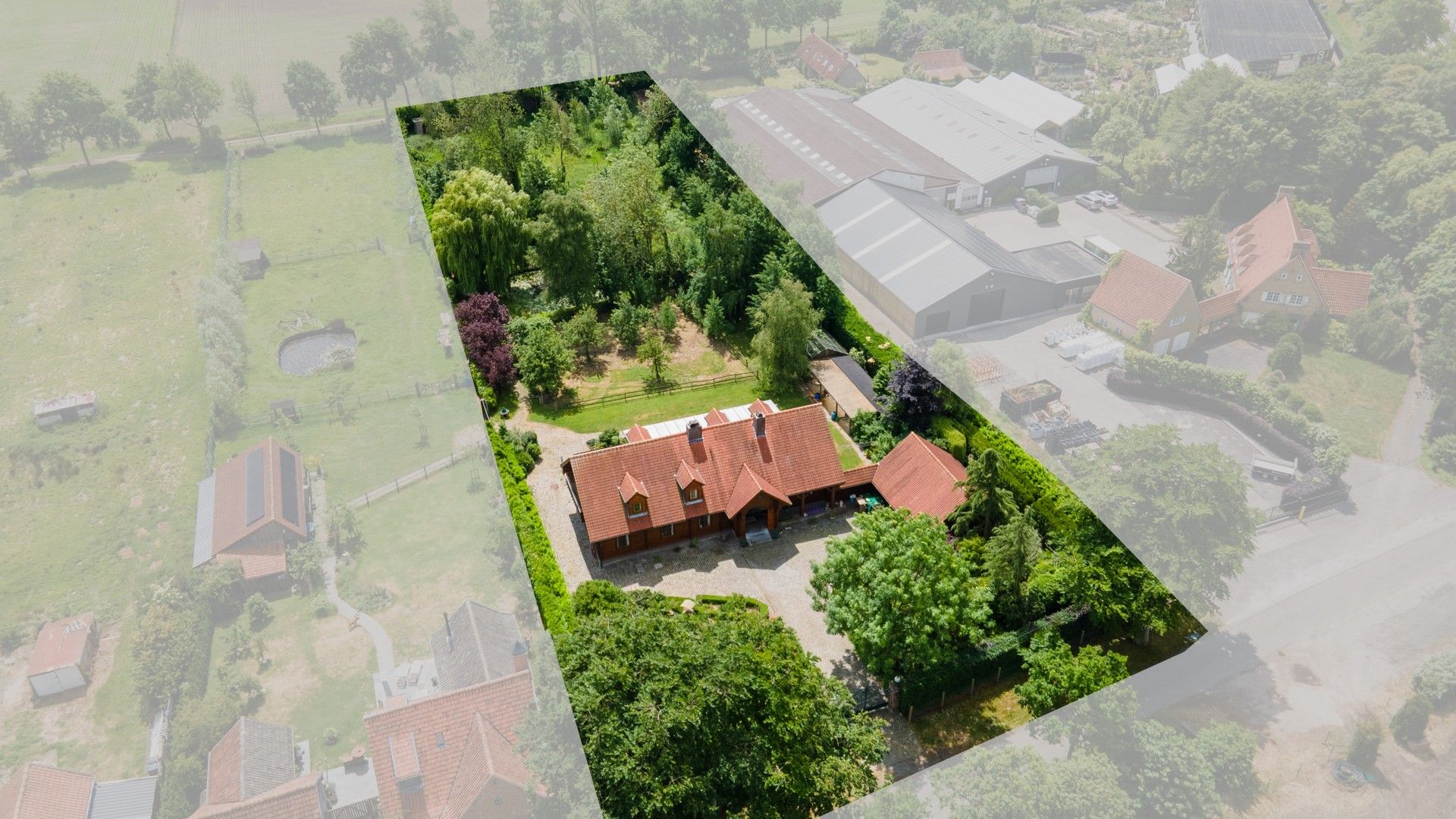 Ruime villa met mooie tuin foto 2
