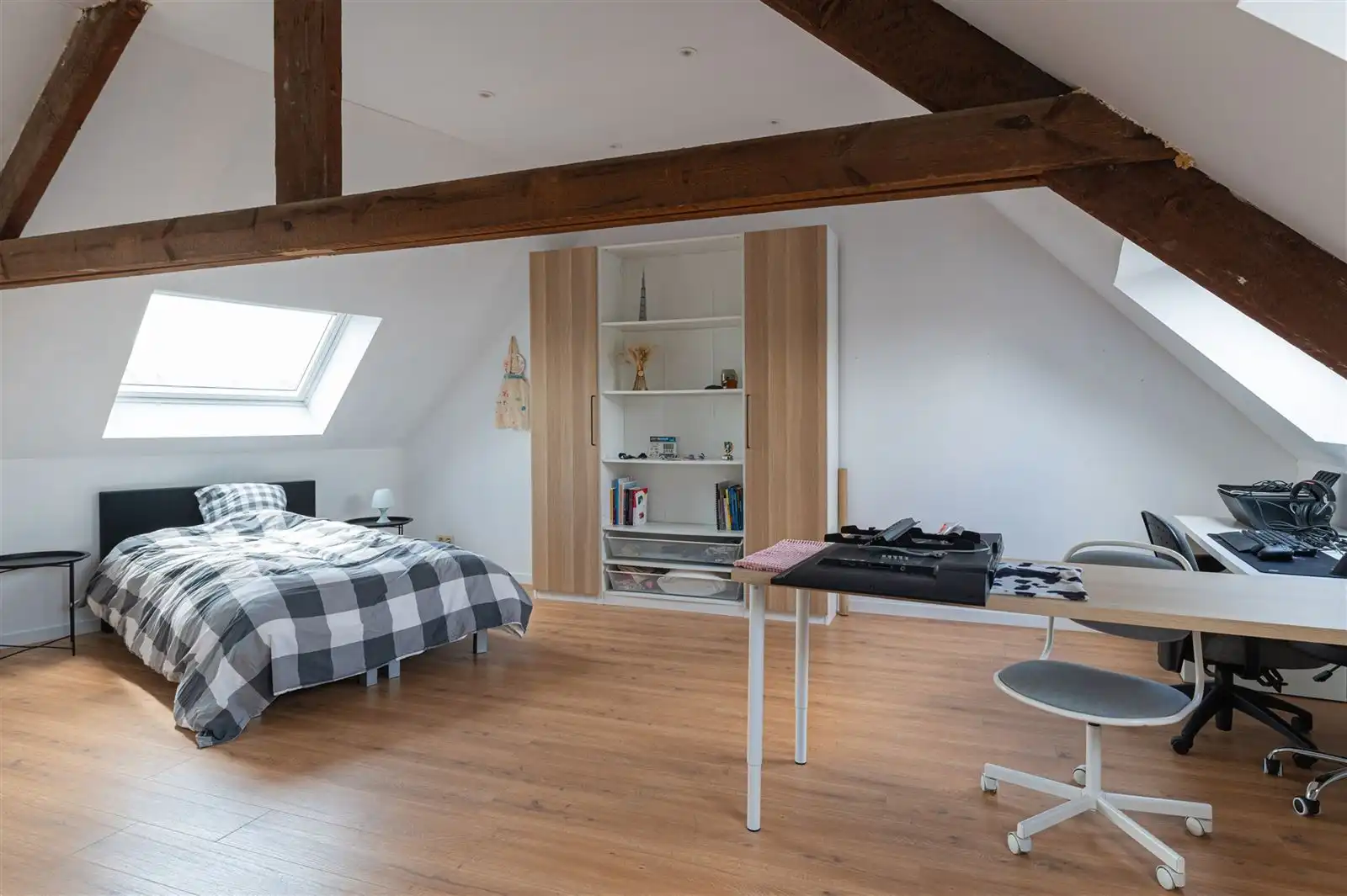 Ruime gezinswoning met grote tuin in Denderhoutem! foto 14