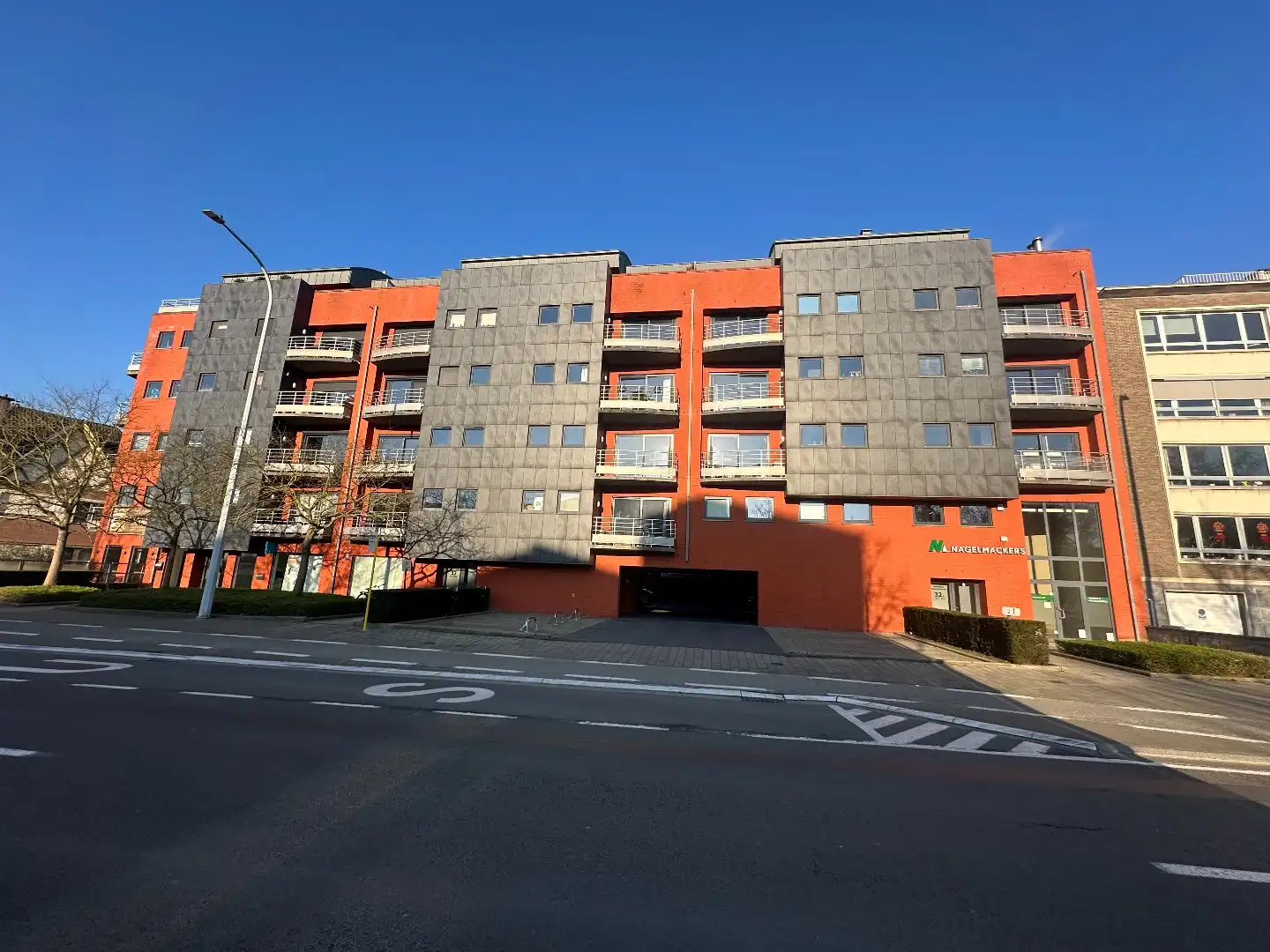 Instapklaar ruim appartement op centrale ligging! foto 10