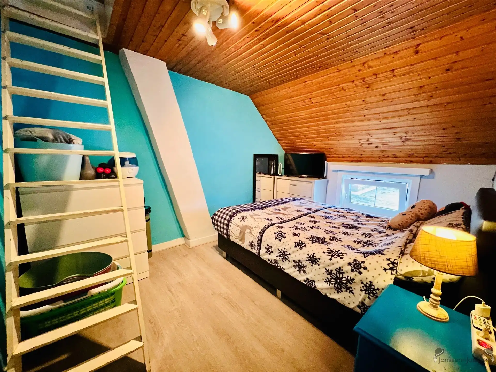 Eengezinswoning met 2 slpkmrs & tuin in doodlopende straat foto 12