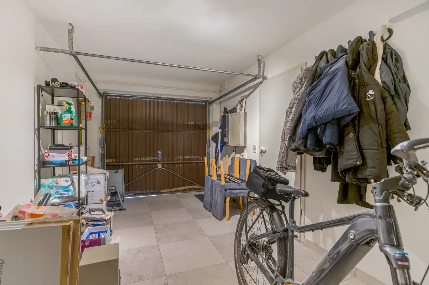Ruime woning met 4 slaapkamers, 3 badkamers, inpandige garage en tuin! foto 9