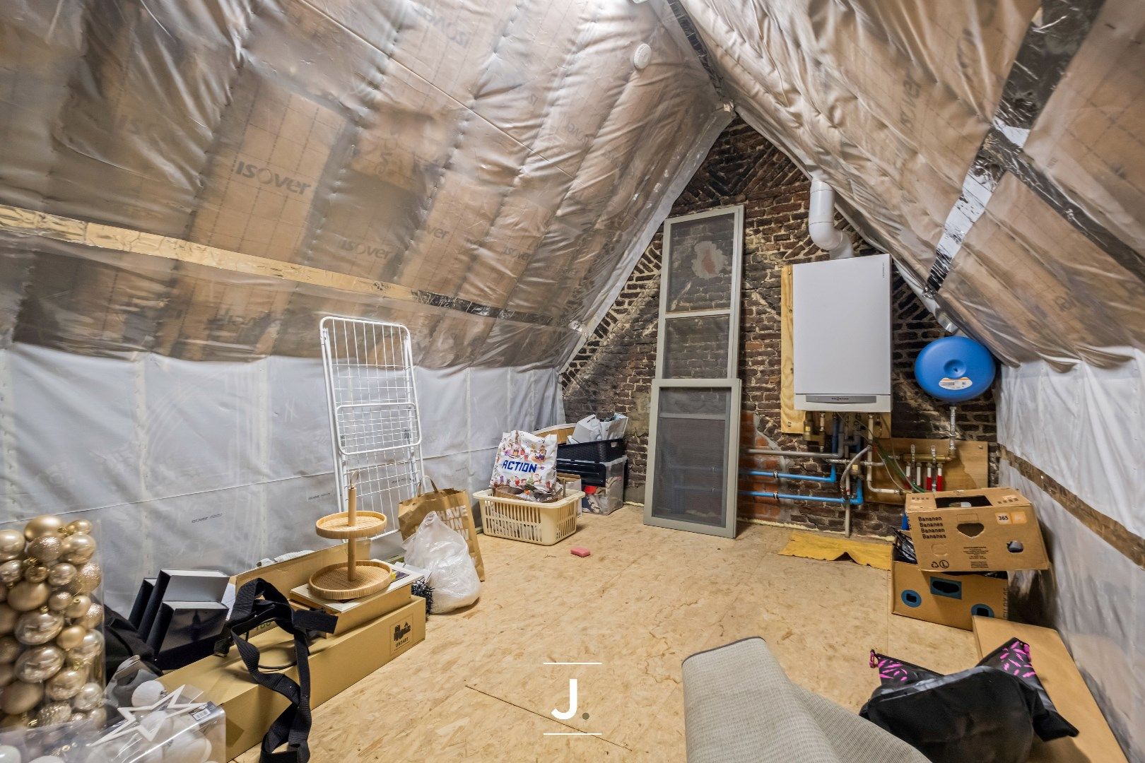 Charmante instapklare burgerwoning op de markt van Heule: een perfecte starterswoning of investering! foto 20
