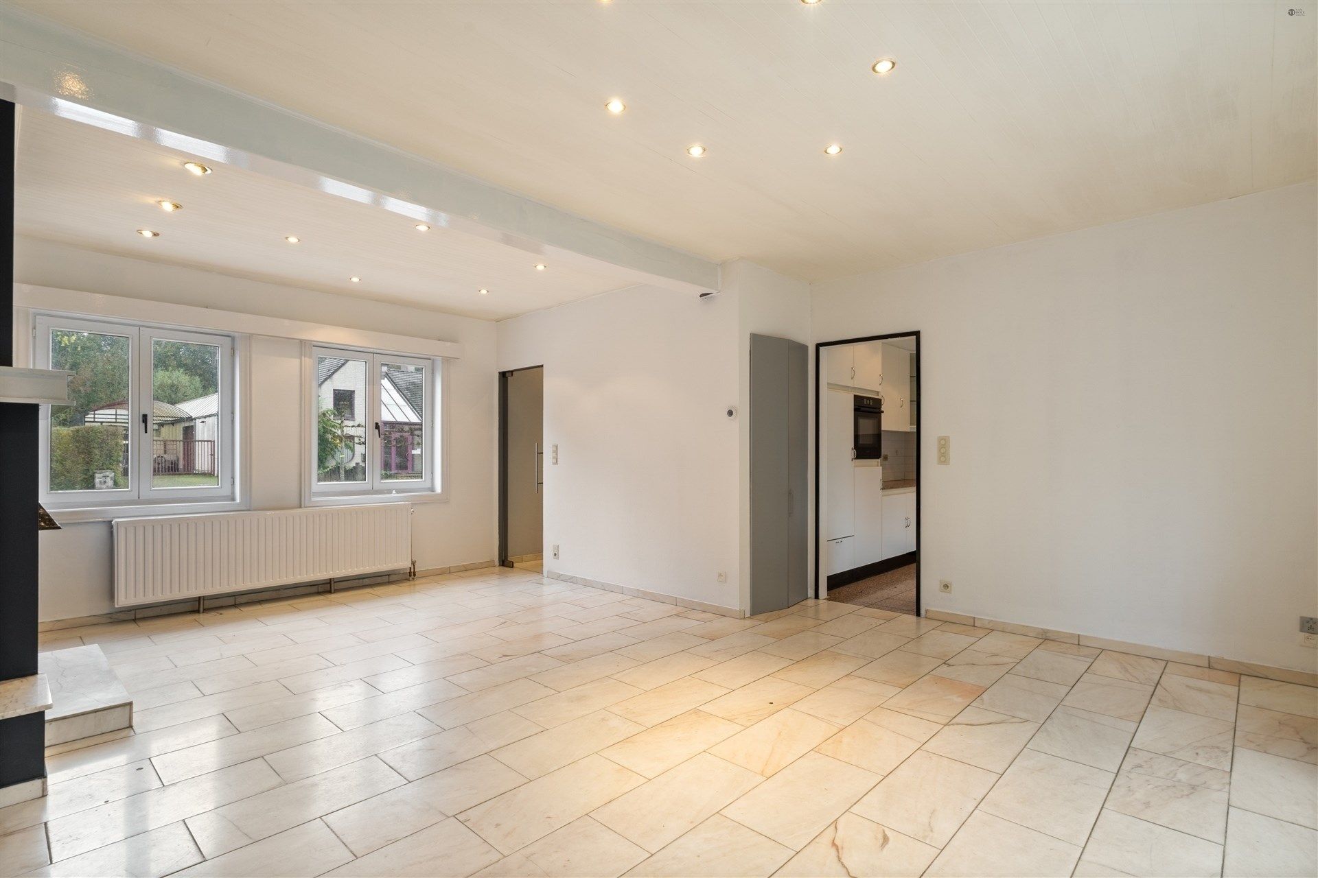 ruim en goed verzorgde woning met grote veranda  foto 2