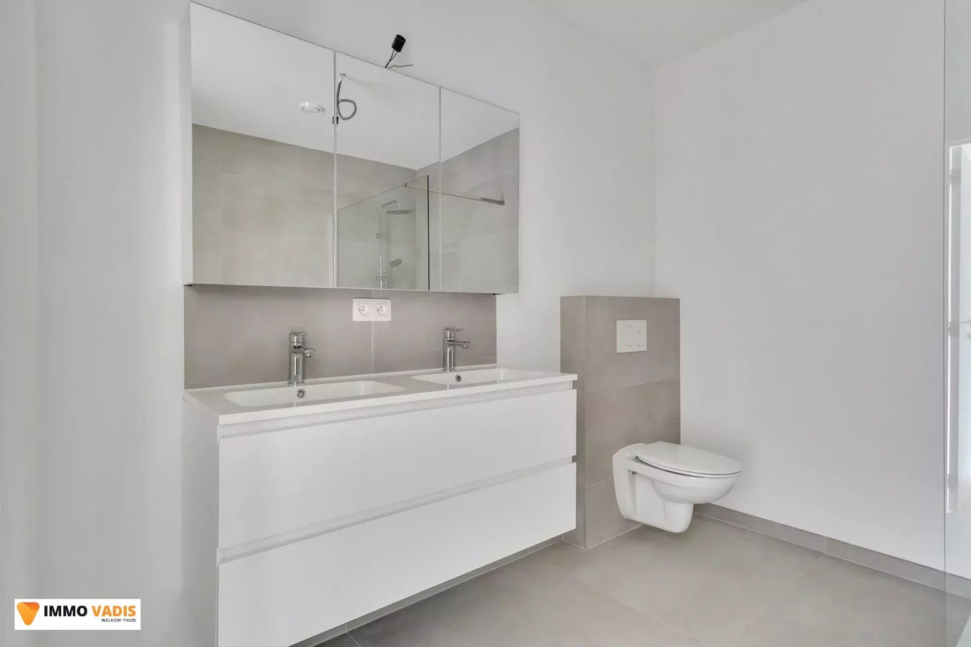 Moderne, energiezuinige woning in groene omgeving foto 17