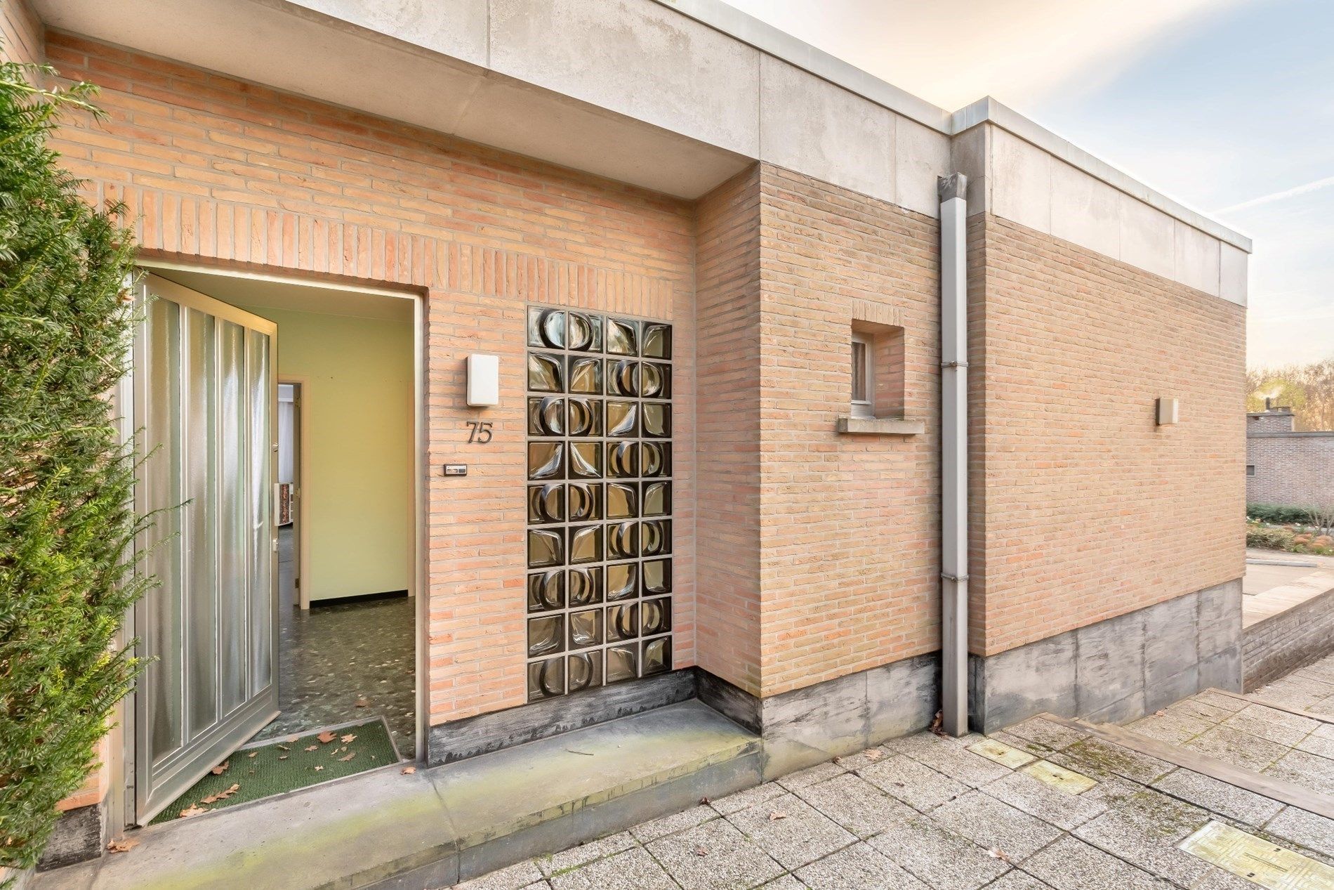 Knappe woning met enorm potentieel! foto {{pictureIndex}}
