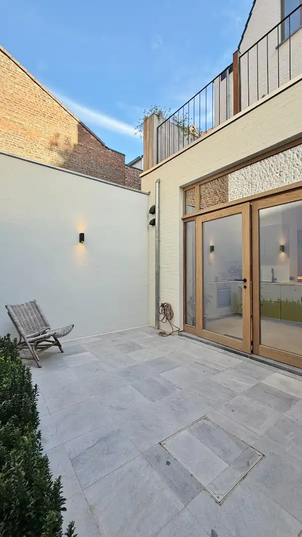 Volledig vernieuwde en energiezuinige stadswoning met 2 terrassen in de stadskern. foto 10