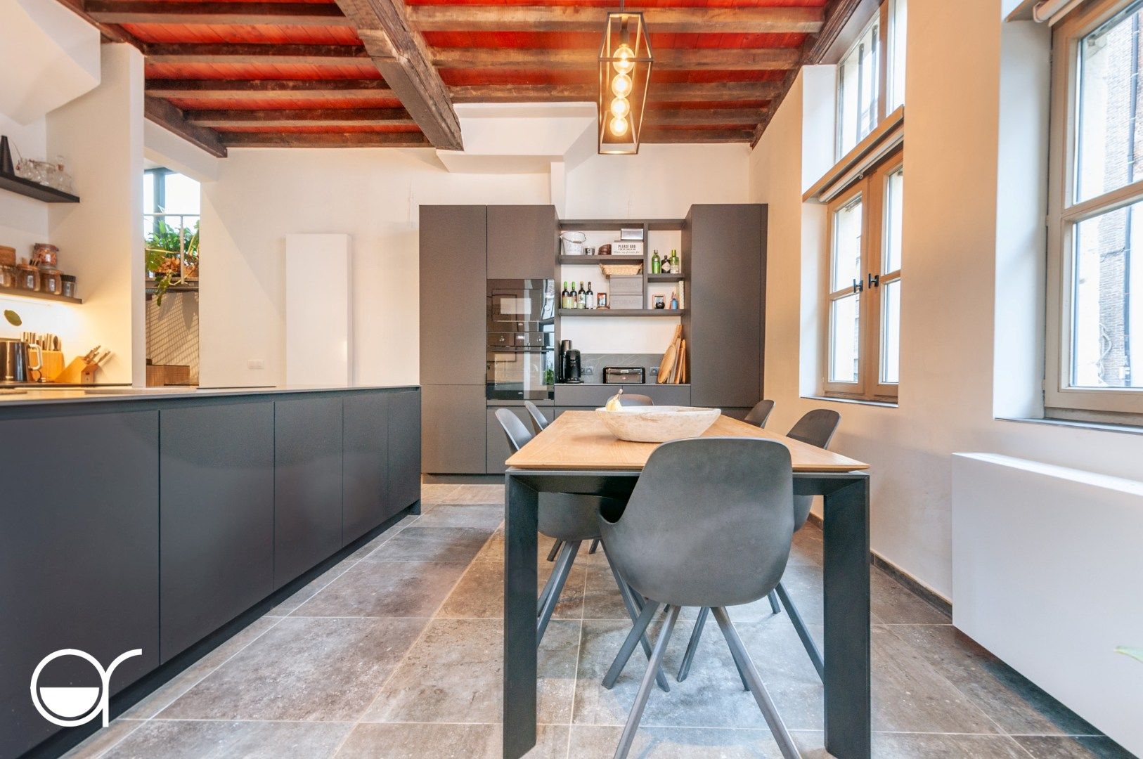 Gerenoveerde historische trapgevelwoning op unieke locatie foto 5