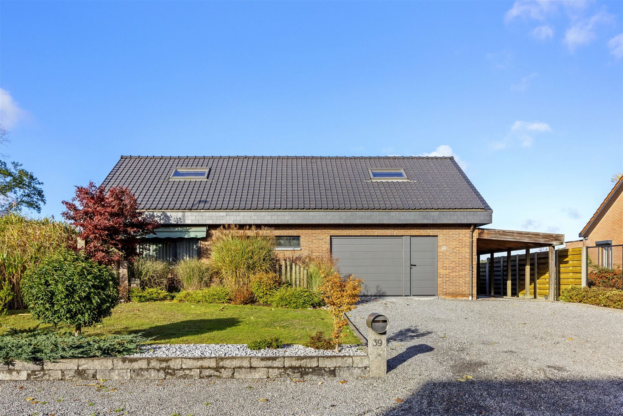 Hoofdfoto van de publicatie: HEEL GOED ONDERHOUDEN WONING MET 3 SLAAPKAMERS UITERST RUSTIG GELEGEN OP EEN PERCEEL VAN 14A TE HEPPEN