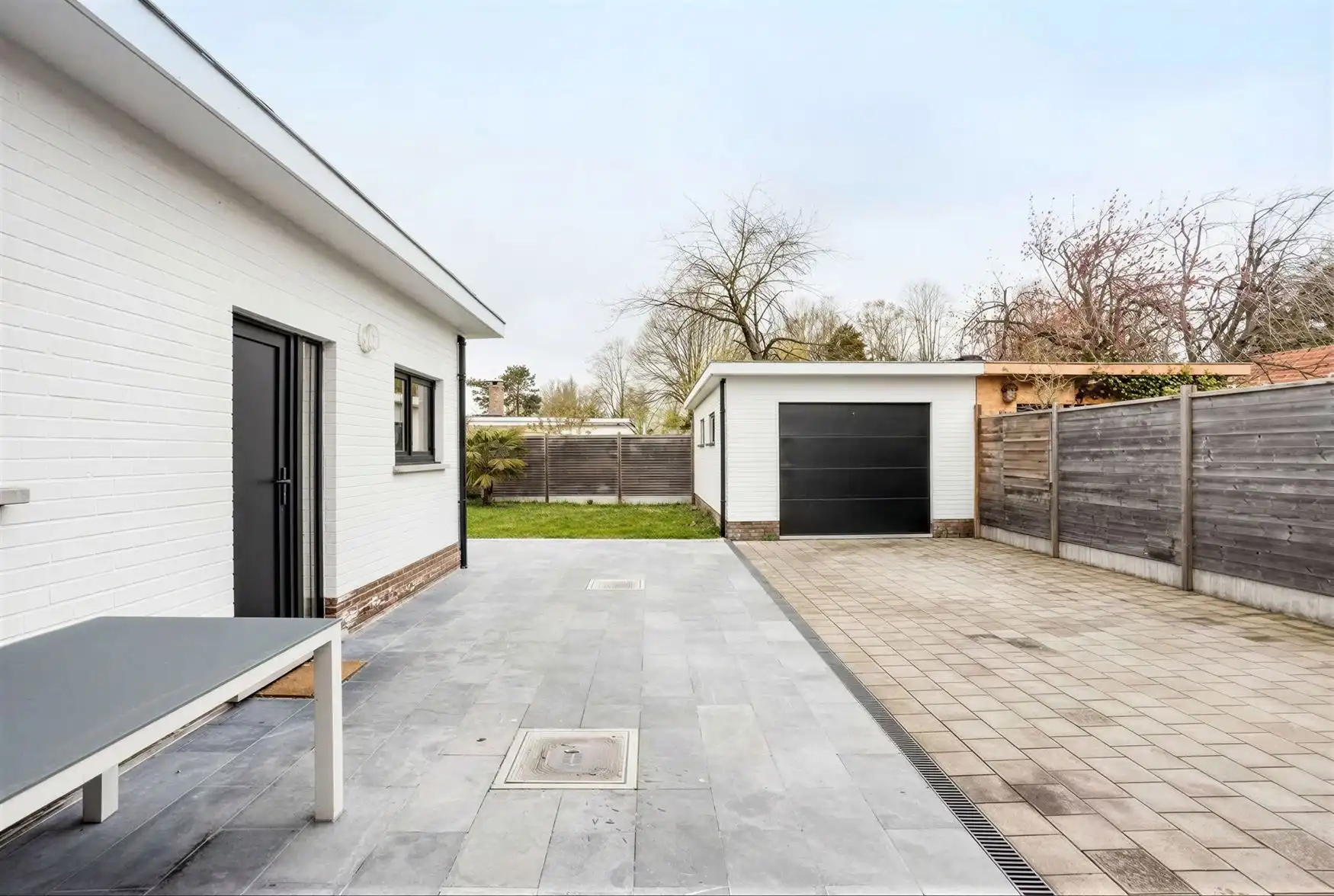 Volledig gerenoveerde gezinswoning met tuin in Drongen foto 22