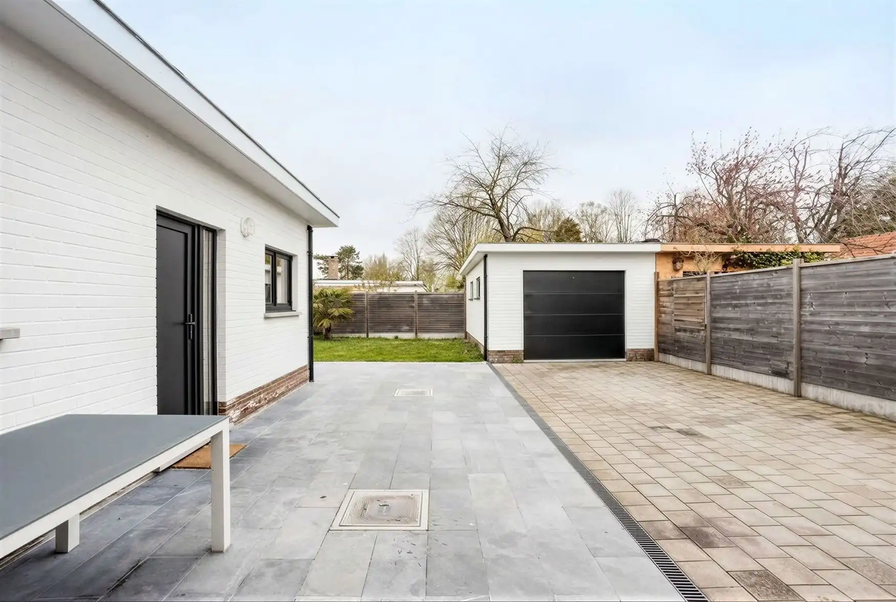 Volledig gerenoveerde gezinswoning met tuin in Drongen foto 22