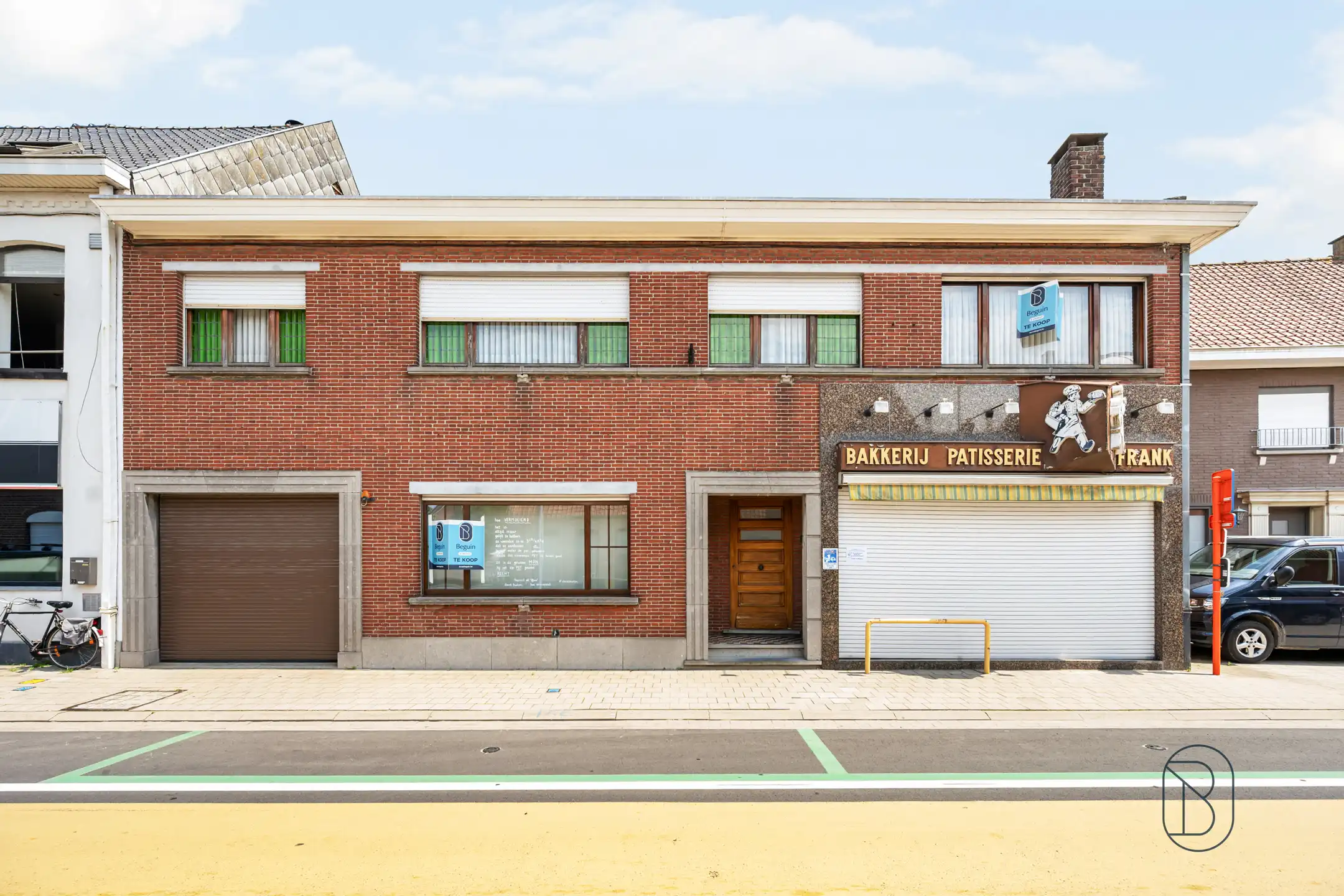 Veelzijdig handelspand met ruime woning in Deerlijk foto {{pictureIndex}}