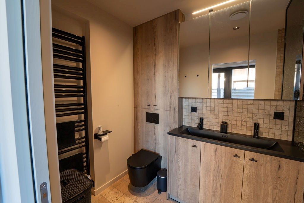 PRACHTIG GERENOVEERDE WONING MET 3 SLAAPKAMERS, 2 BADKAMERS, INPANDIGE GARAGE EN PAARDENSTALLINGEN MET ENERGIEZUINIG EPC TE WIJER (NIEUWERKERKEN)  foto 11