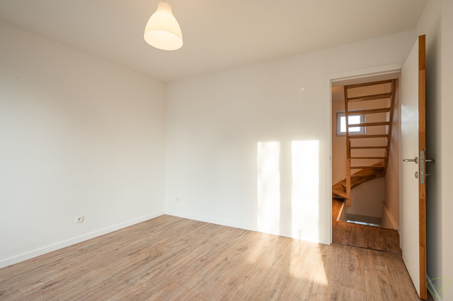 Gerenoveerde arbeiderswoning met drie slaapkamers en garagebox foto 10