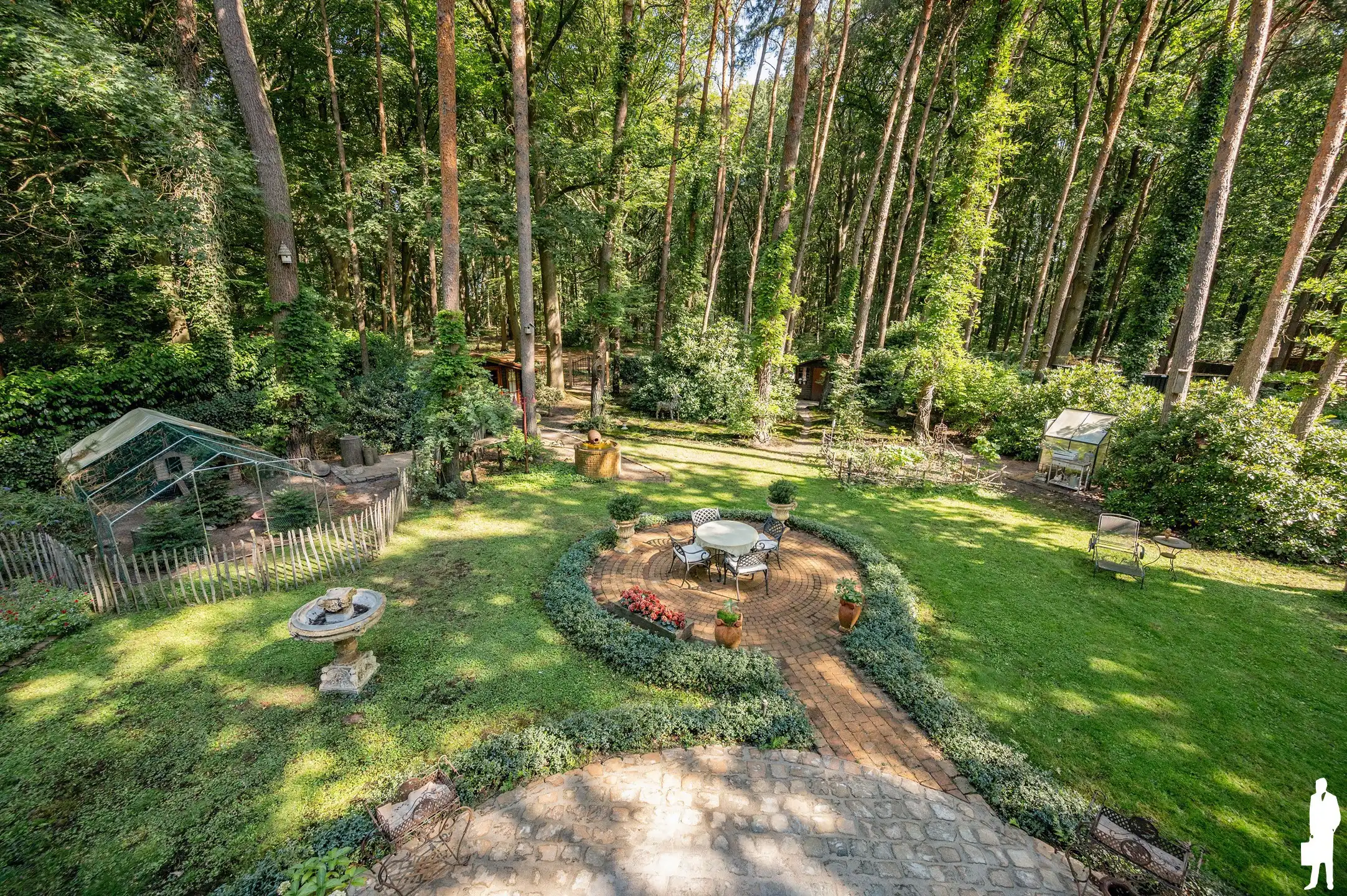 Charmante woning met volledige onderkeldering en achterliggend bos van ca. 31.493 m² foto 35