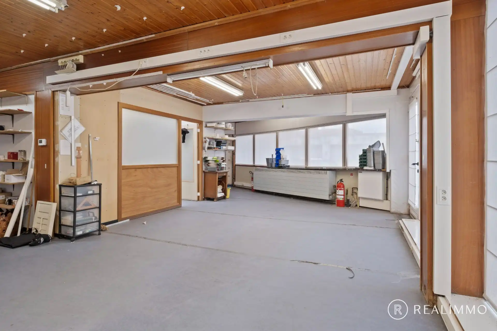 Verrassend ruim handelspand in hartje Kuurne foto 9